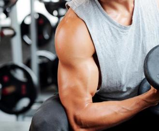 Aprenda 6 exercícios de como treinar bíceps