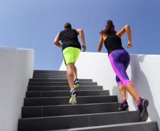 Treino na Escada: exercícios para fazer na escada do seu prédio