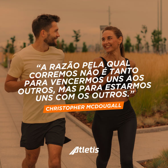 Imagem de um casal caminhando com frase motivacional sobre a prática de exercícios físicos.