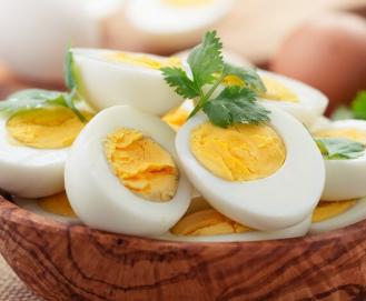 Benefícios do ovo cozido pela manhã e à noite