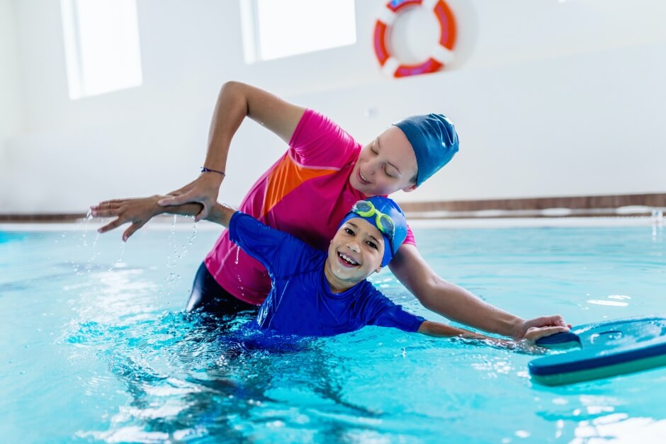 Descubra como nadar na piscina sem qualquer receio